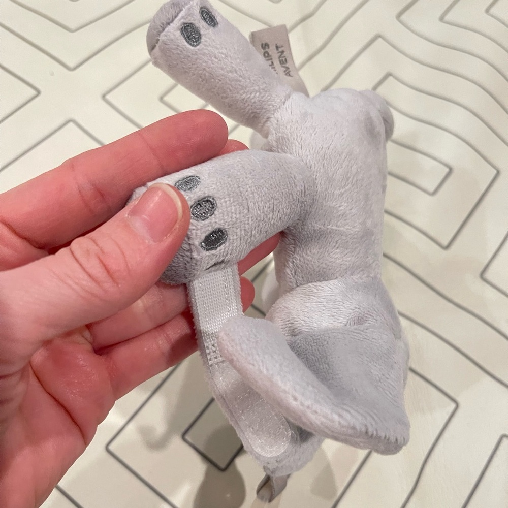 Avent Elephant Pacifier Attachment - Picture 4 of 6